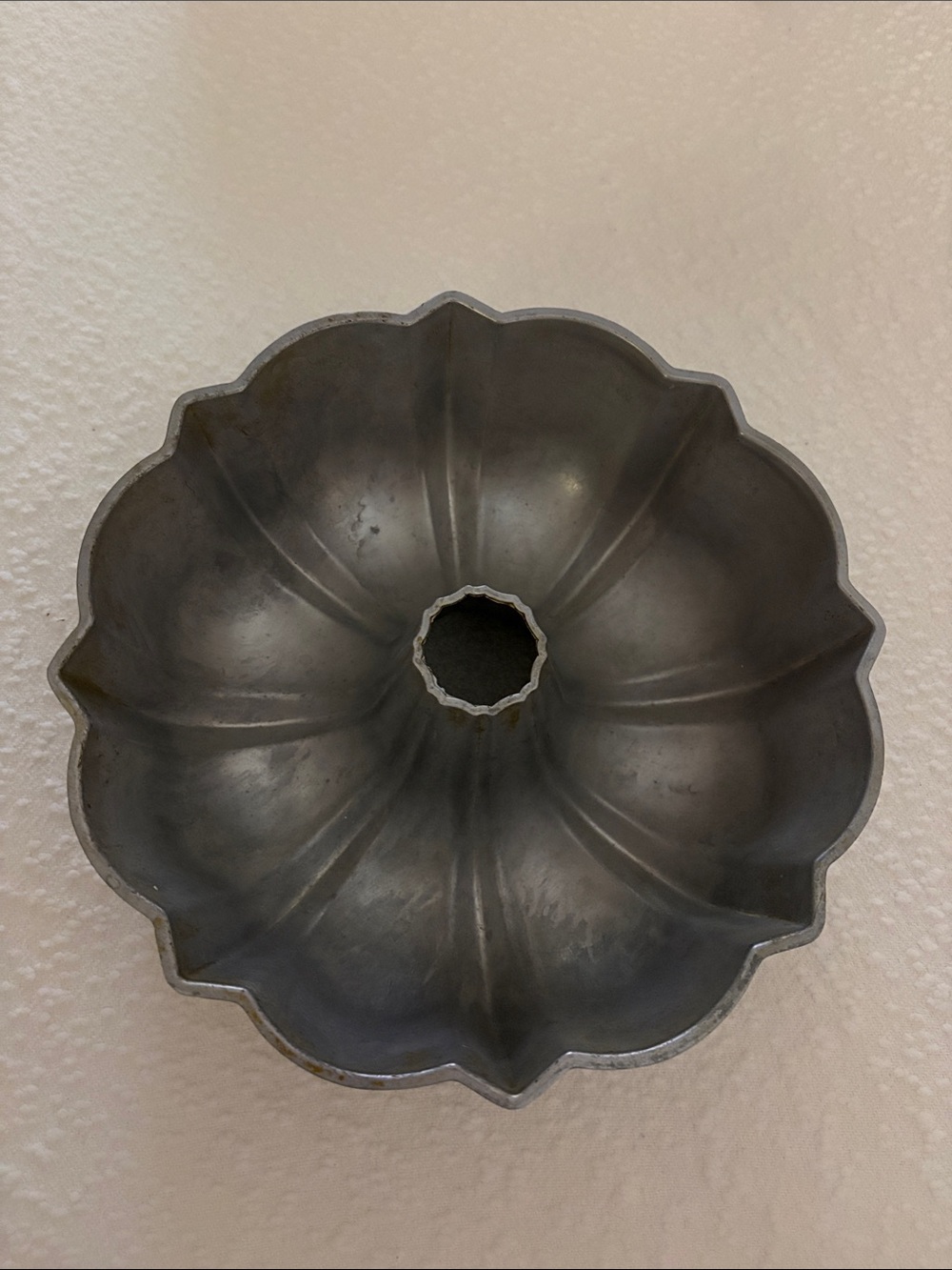 Classic Fluted Bundt Cake Pan - Gray